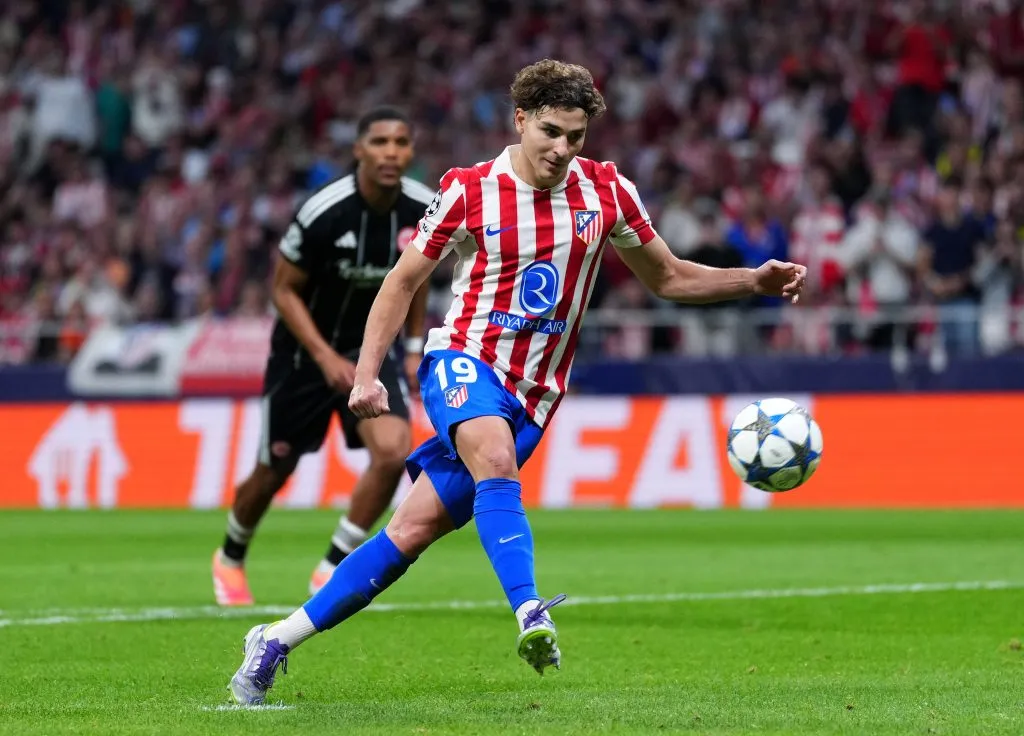 Julián la pinchó y marcó el quinto tanto de Atlético Madrid frente al Eintracht Frankfurt. (Foto: Getty).