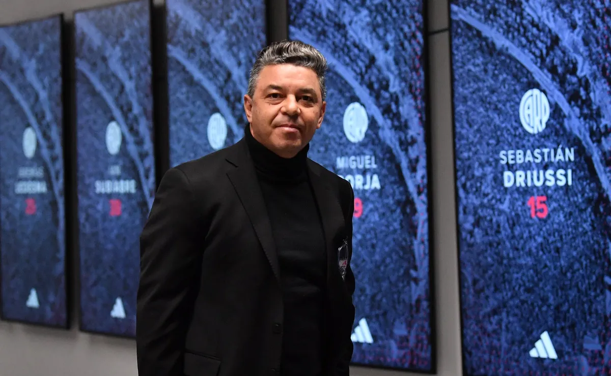 Gallardo define el 11 de River ante Sarmiento.