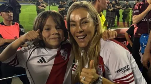Benjamín Gallardo, hijo del DT de River, y su mamá, Geraldine La Rosa.