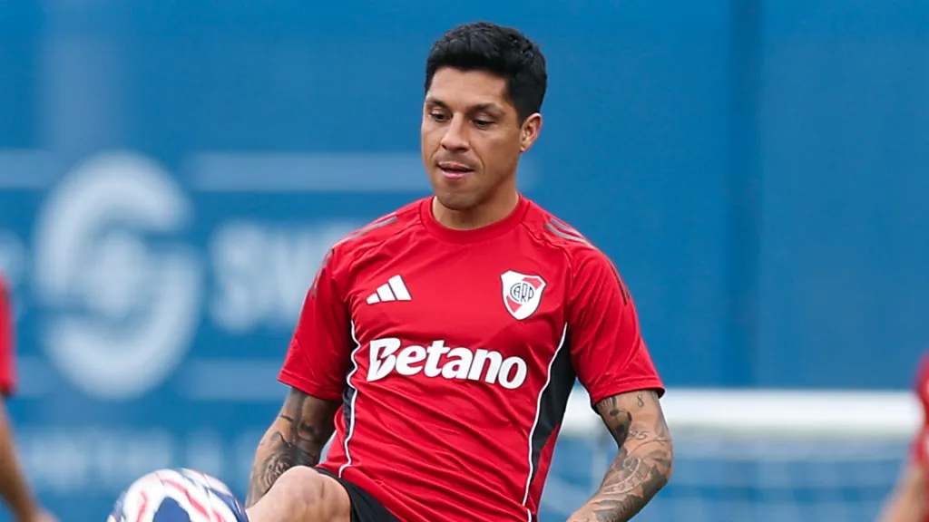 Enzo Pérez está en condiciones para volver a jugar este domingo con Sarmiento.