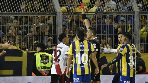 Falcón Pérez expulsó a Portillo a los 39 minutos del primer tiempo.