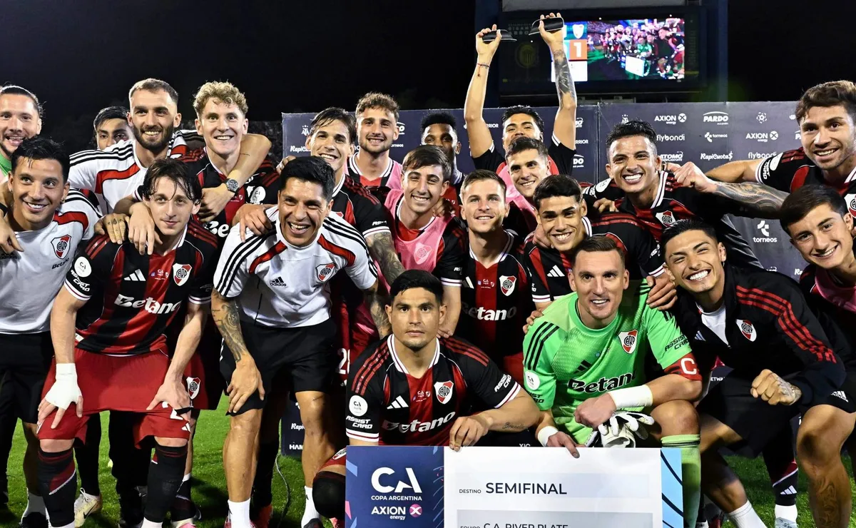 River se clasificó a semifinales de Copa Argentina tras vencer a Racing en Rosario.