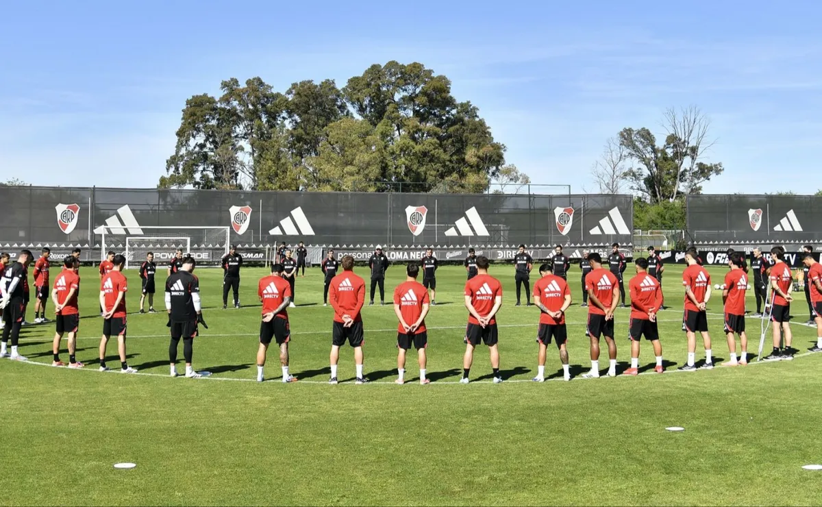 El gesto de los jugadores por Russo.