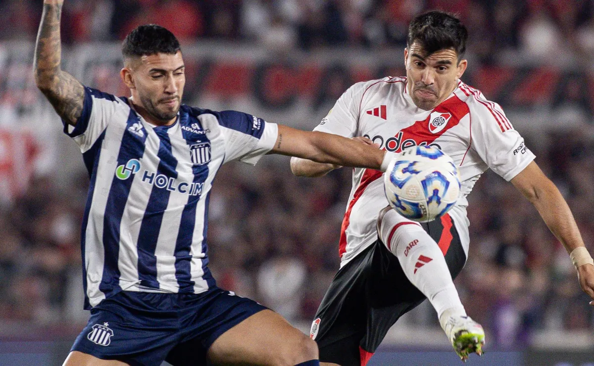 A qué hora juega River hoy vs. Talleres.