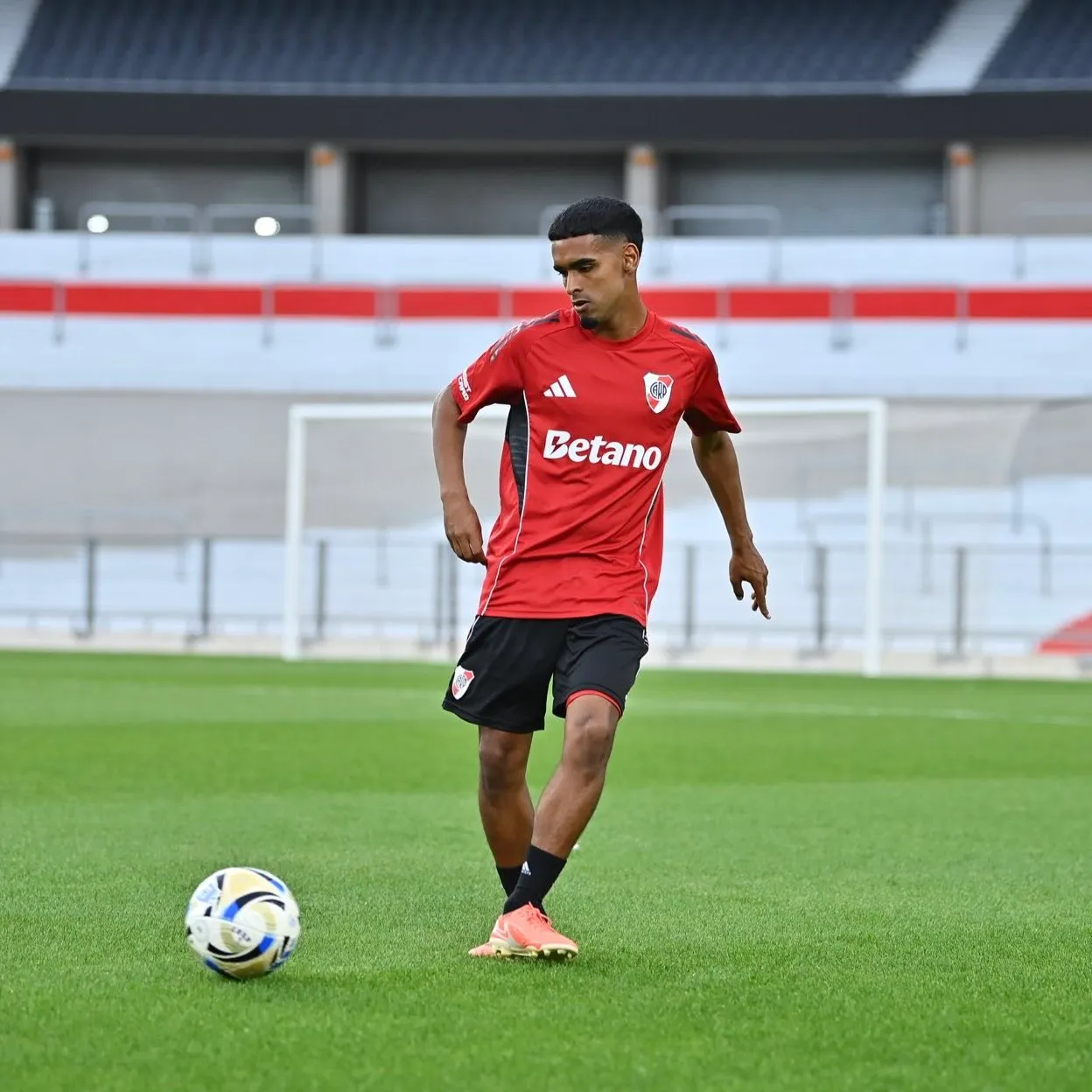 Lisandro Bajú se va a Uruguay.