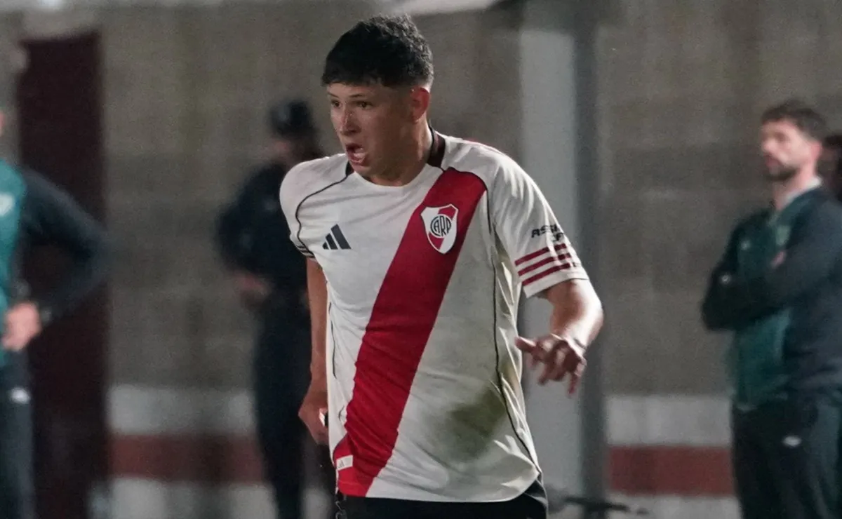 Golazo de Jaime y pide pista en Primera.