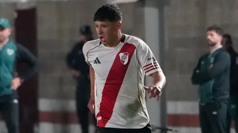 Golazo de Jaime y pide pista en Primera.