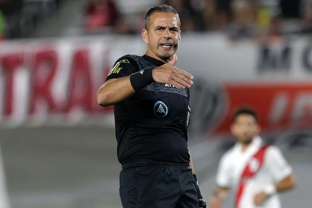 Ariel Penel será el arbitro principal del partido entre Talleres y River. (Getty Images)