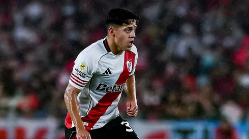 Thiago Acosta hizo su debut en el Monumental.