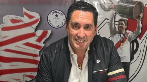 Trillo al momento de firmar su candidatura a presidente de River.
