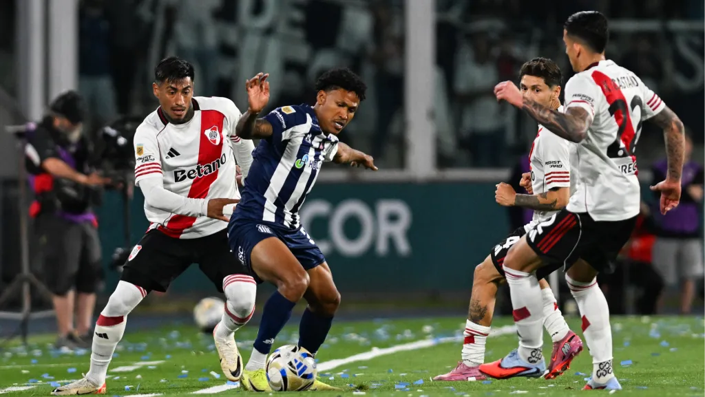 River pisó fuerte en Córdoba y le ganó a Talleres.