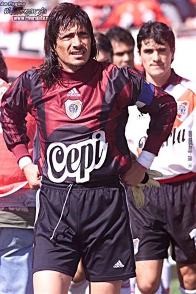 En 2001, los jugadores de River lucieron el nombre de sus madres con la tipografía de la cervecería Quilmes. (Archivo LPM)