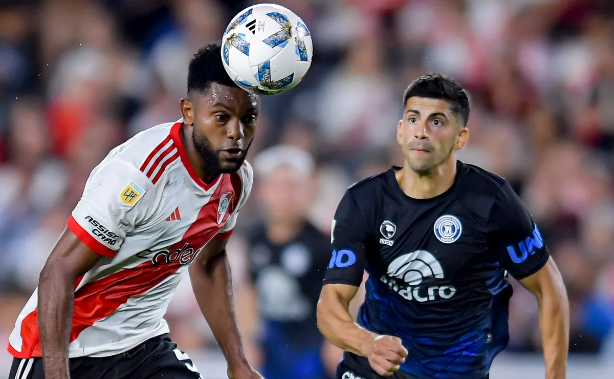 River juega hoy a las 22.10 con Independiente Rivadavia.