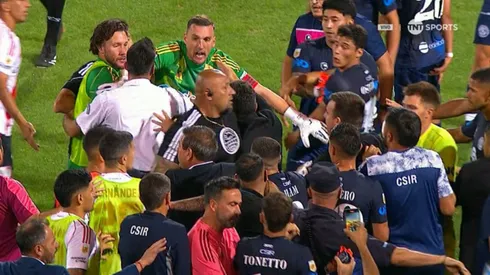 El último River vs. Independiente Rivadavia terminó con tumultos.