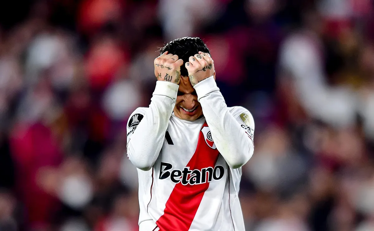 Los hinchas criticaron a Driussi por su nueva lesión.