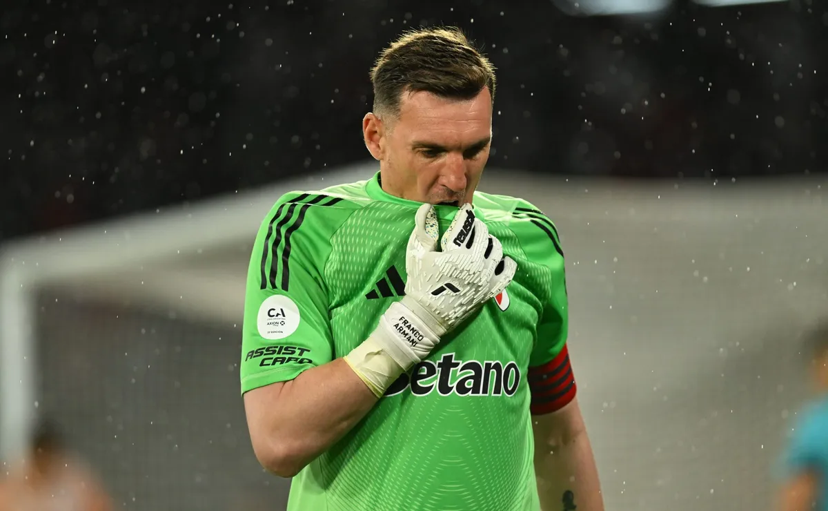 Armani tiene contrato vigente con River hasta diciembre de 2026.