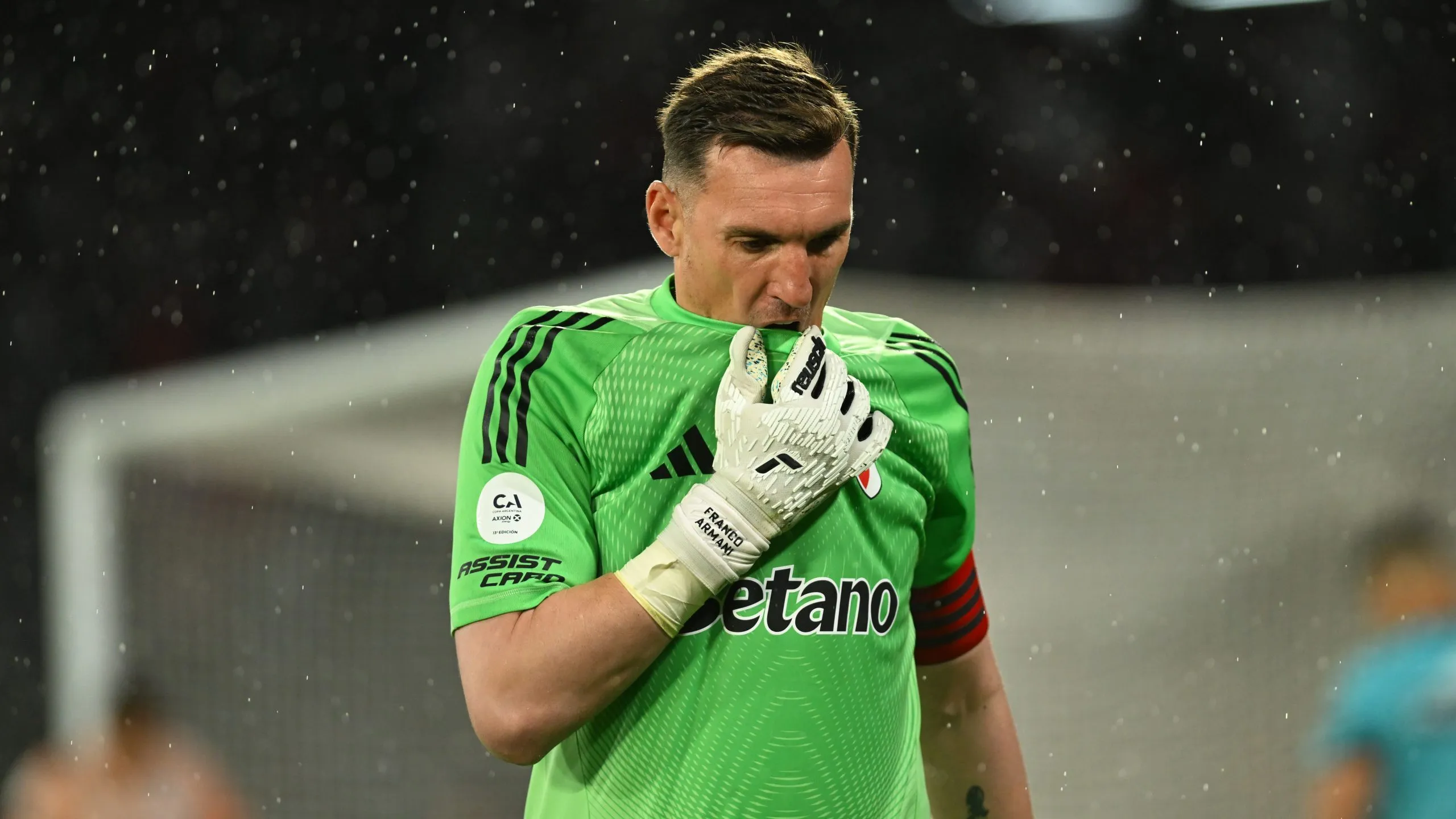 Armani tiene contrato vigente con River hasta diciembre de 2026.