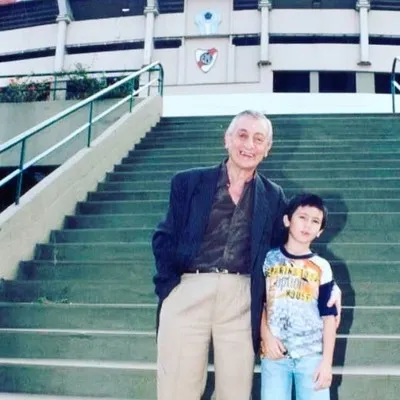 Stefano y su abuelo en el Monumental (Archivo)