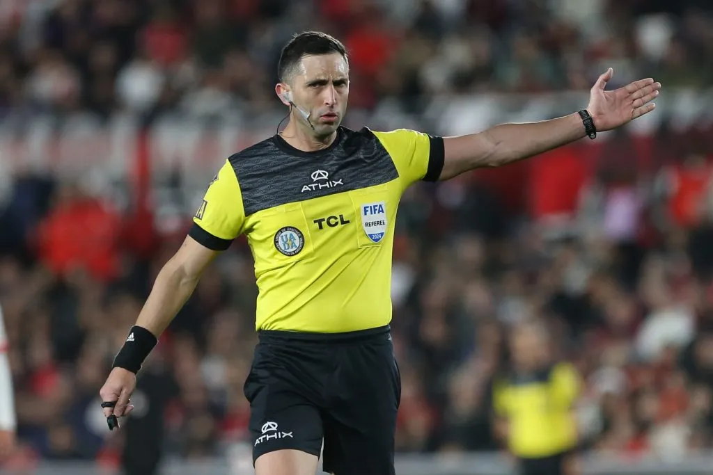 Nazareno Arasa será el árbitro de River vs. Gimnasia en el Monumental. (Getty Images)