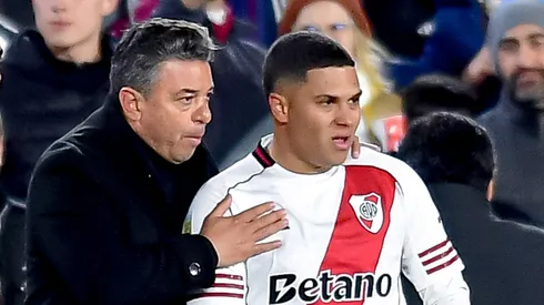 Juanfer y el plantel no le suelta la mano a Gallardo.