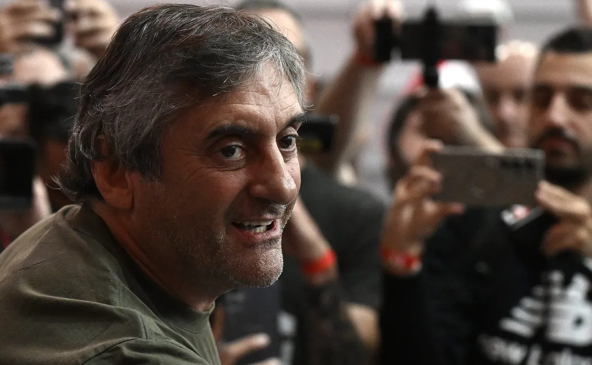 El Príncipe votó en la mesa 45.