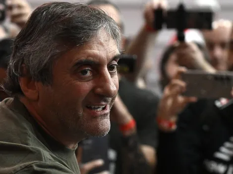 Enzo Francescoli emitió su voto bajo una ovación de los hinchas