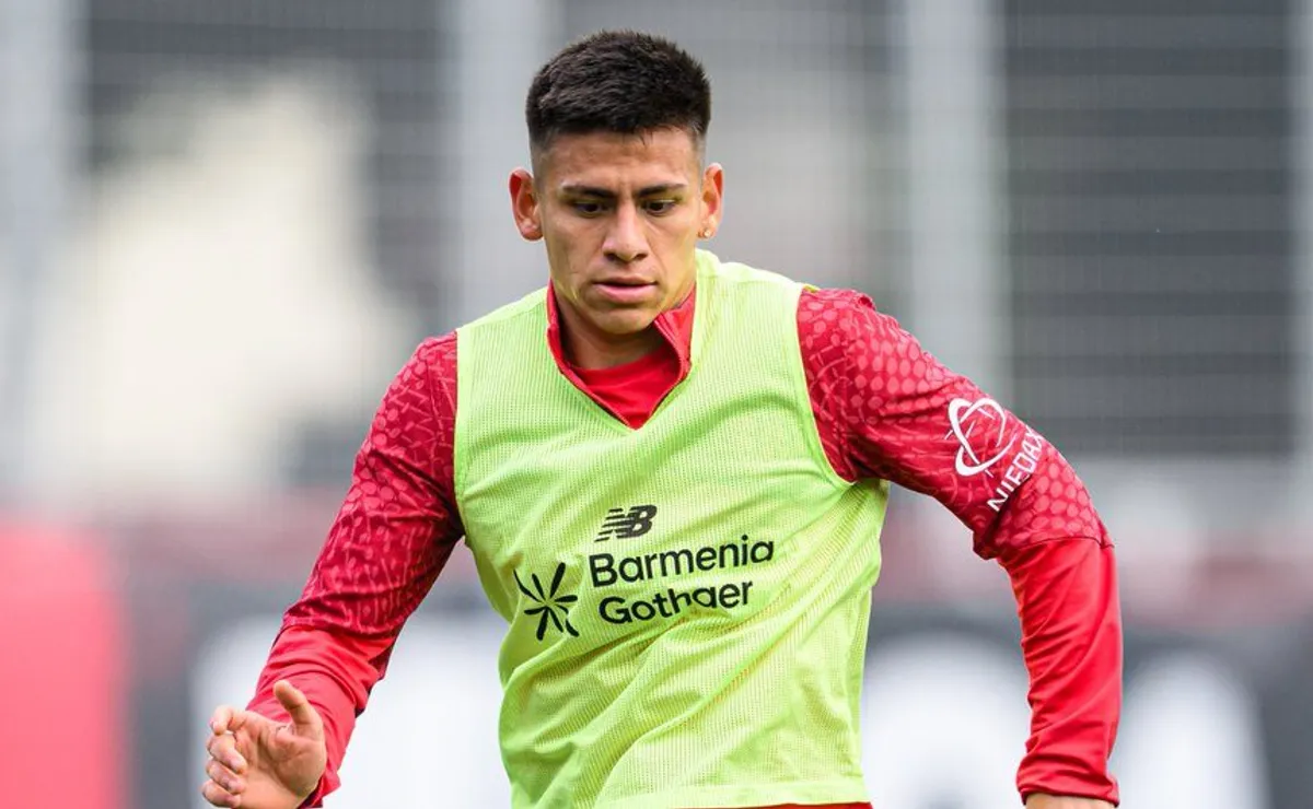 Echeverri juega poco en Alemania y Manchester City lo repescaría.