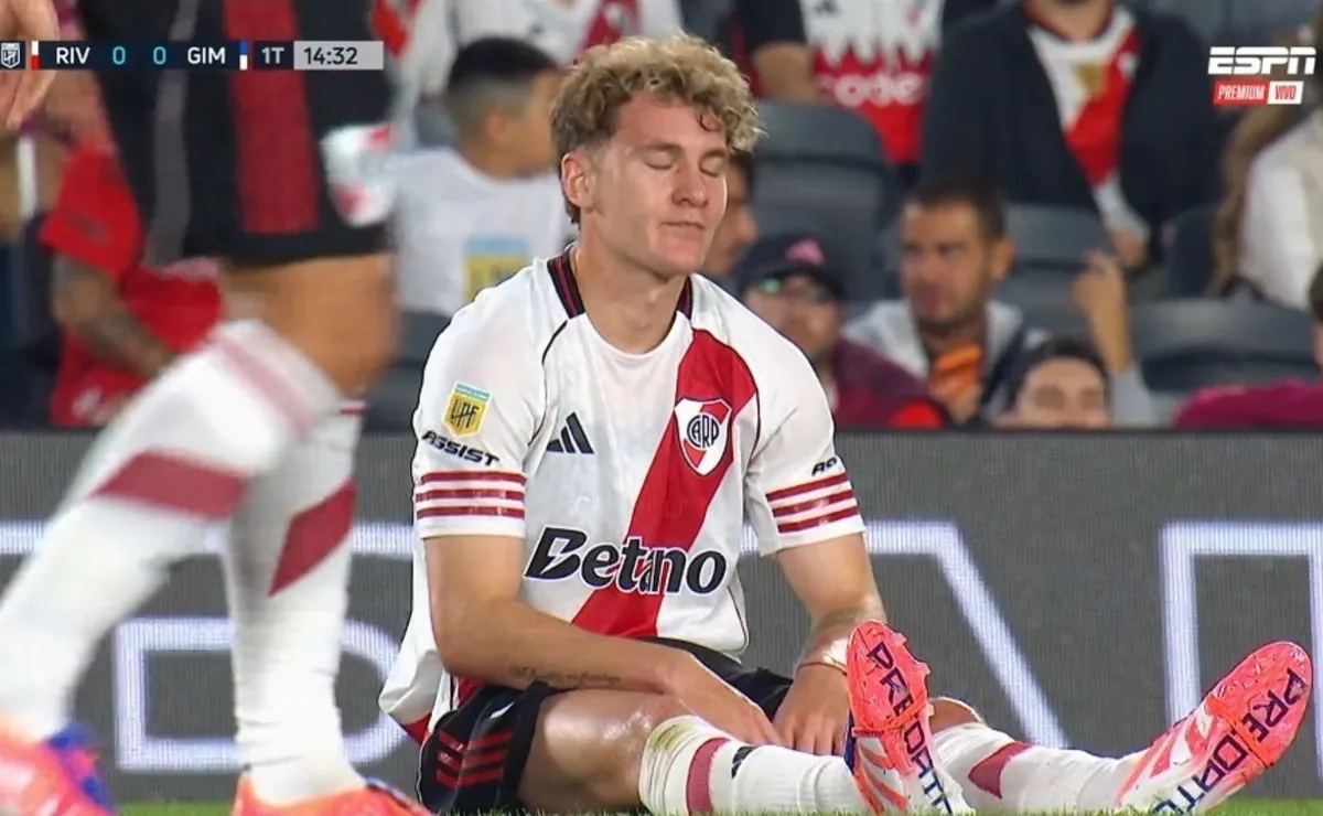El 11 tuvo que salir reemplazado en el inicio del partido.
