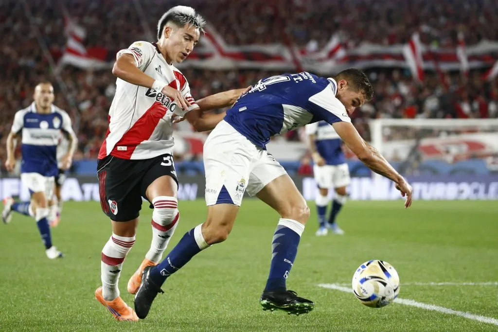 Subiabre no pudo hacer pie en el partido frente a Gimnasia. (Getty Images)