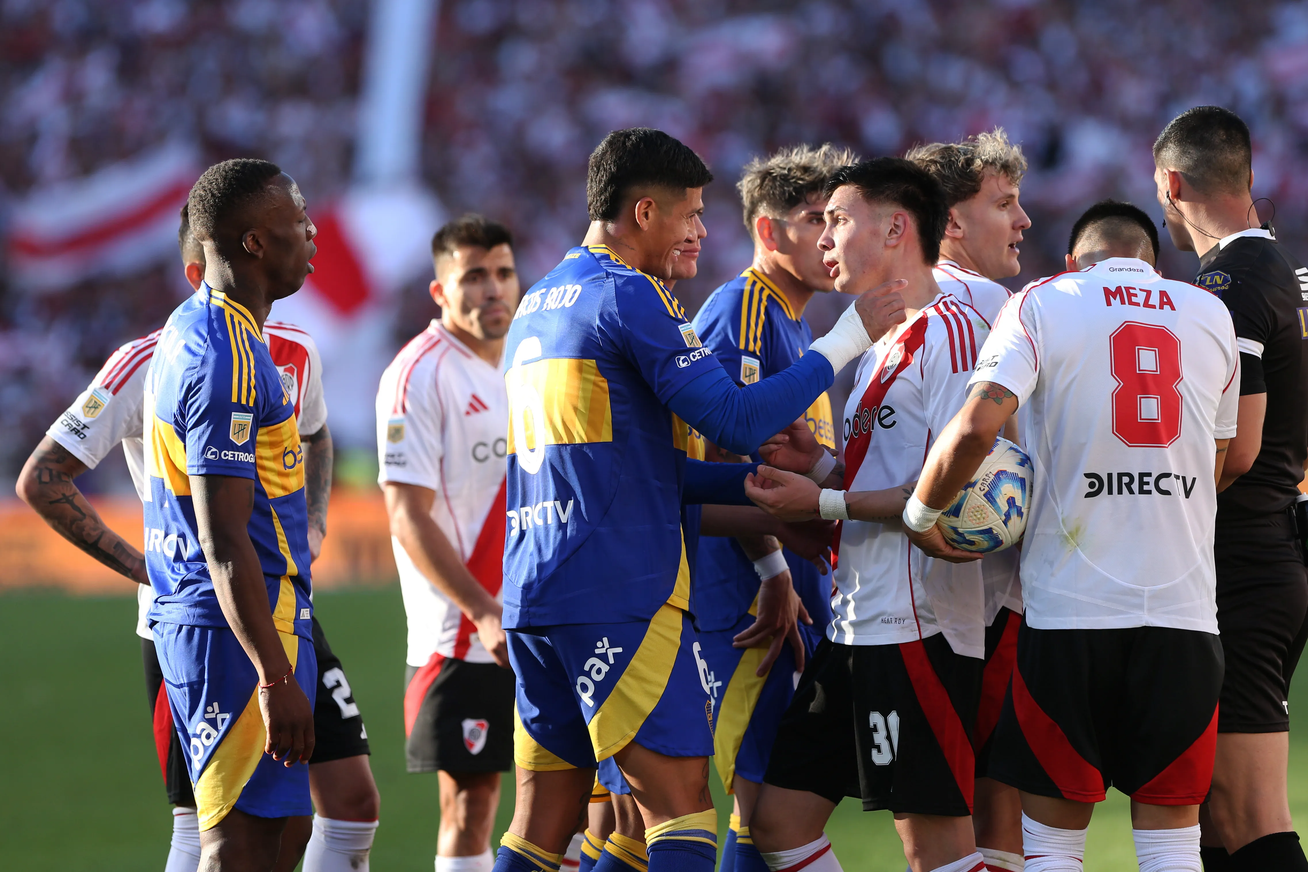 El primer Superclásico del profesionalismo entre River y Boca fue suspendido a los 75 minutos. (Getty Images)