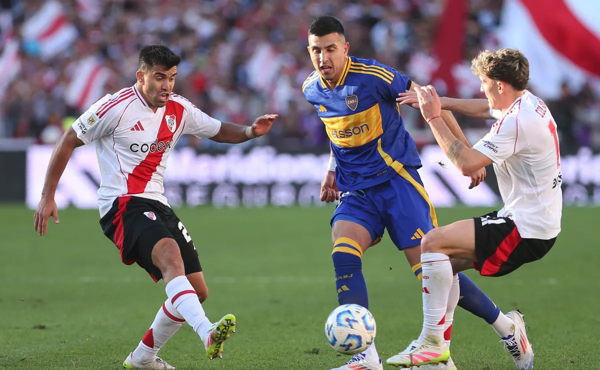 Quién relata el Superclásico.