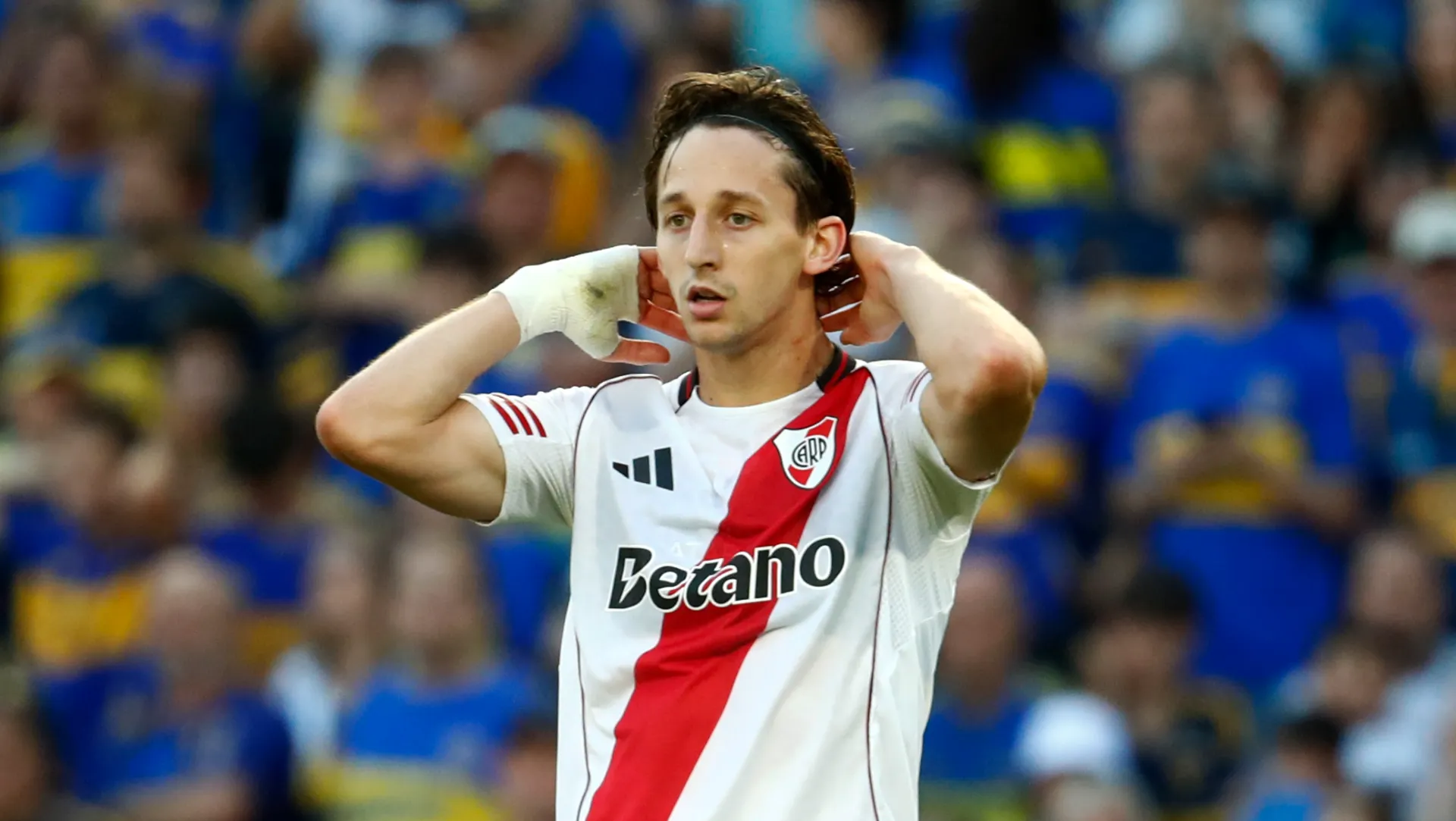 Gallardo usó bastante a Galarza Fonda pero el volante paraguayo no le devolvió la confianza en el campo de juego.