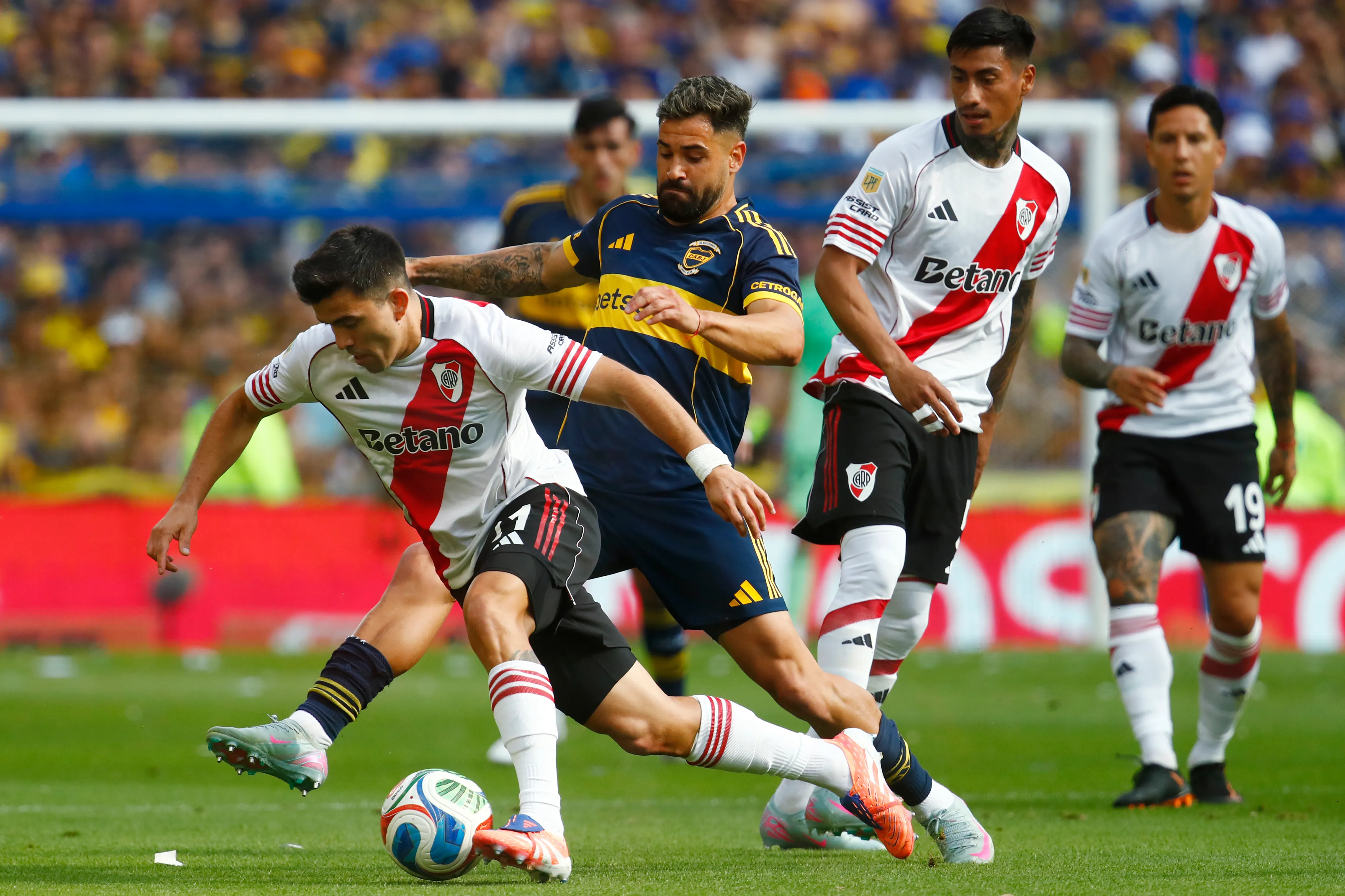 Existen dos combinaciones para que River y Boca vuelvan a jugar por octavos de final del Clausura. (Getty Images)