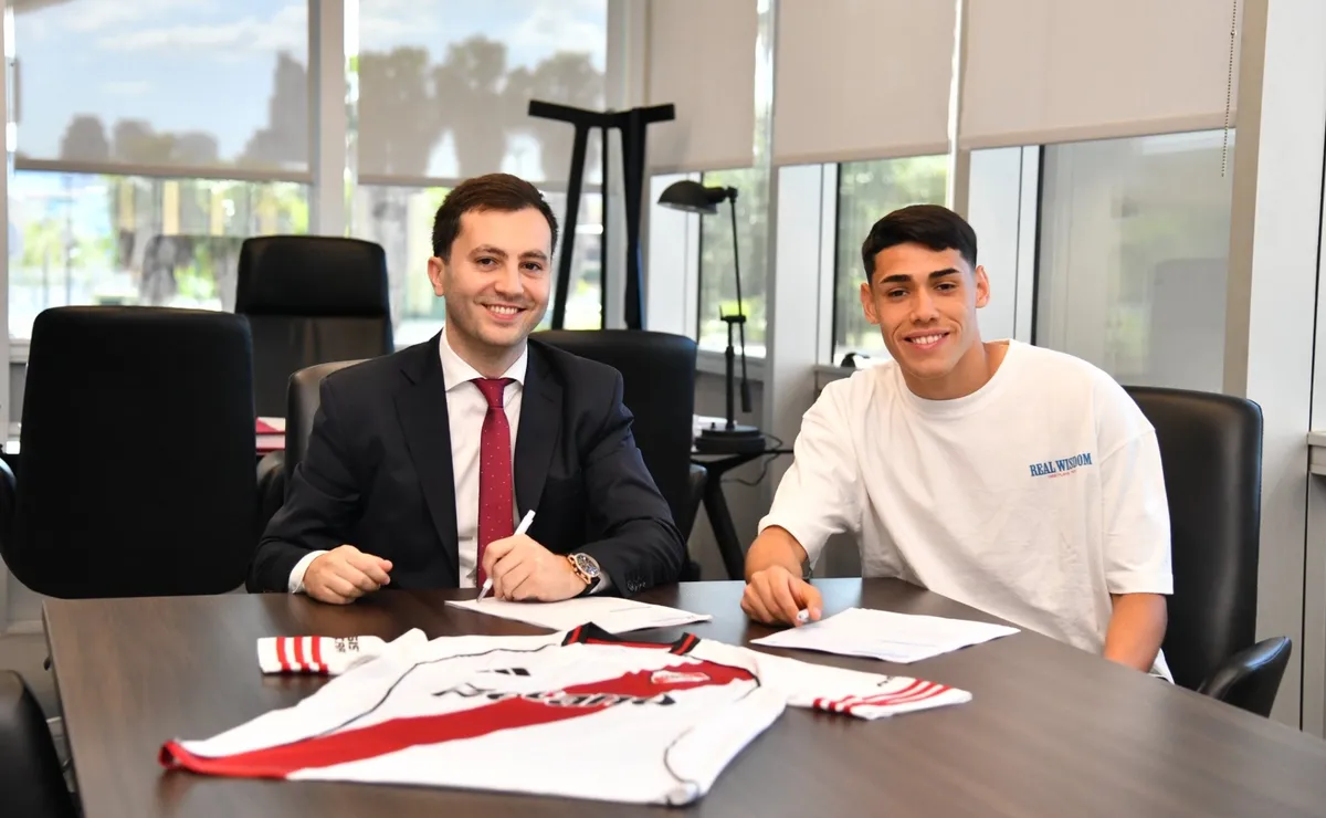 Lencina puso la firma en River.
