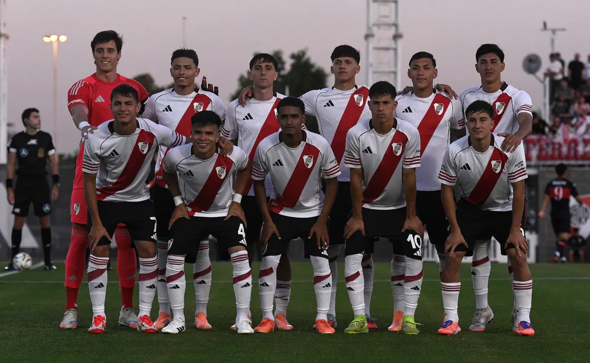 Cuatro jugadores de Reserva quedaron libres.