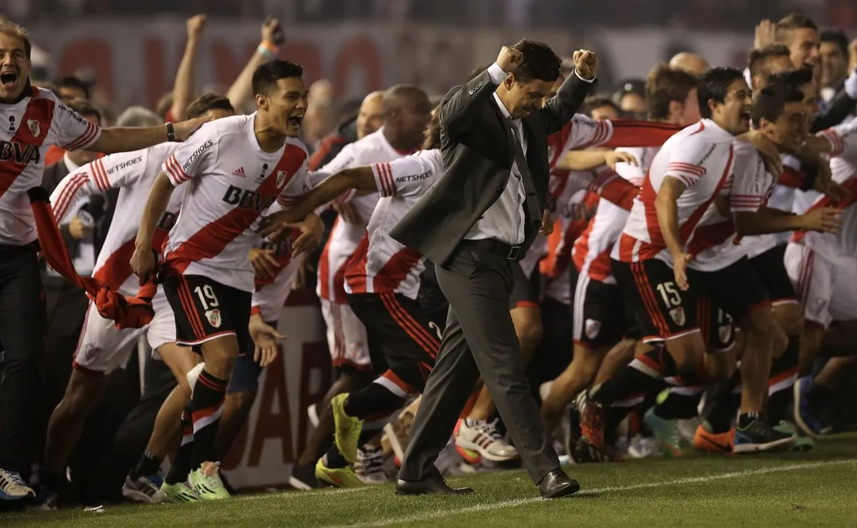 El DT volvió a tener un fuerte apoyo por un exjugador.