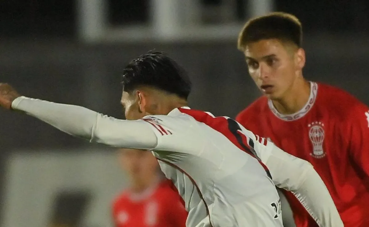 Ruberto abrió la cuenta ante Huracán.