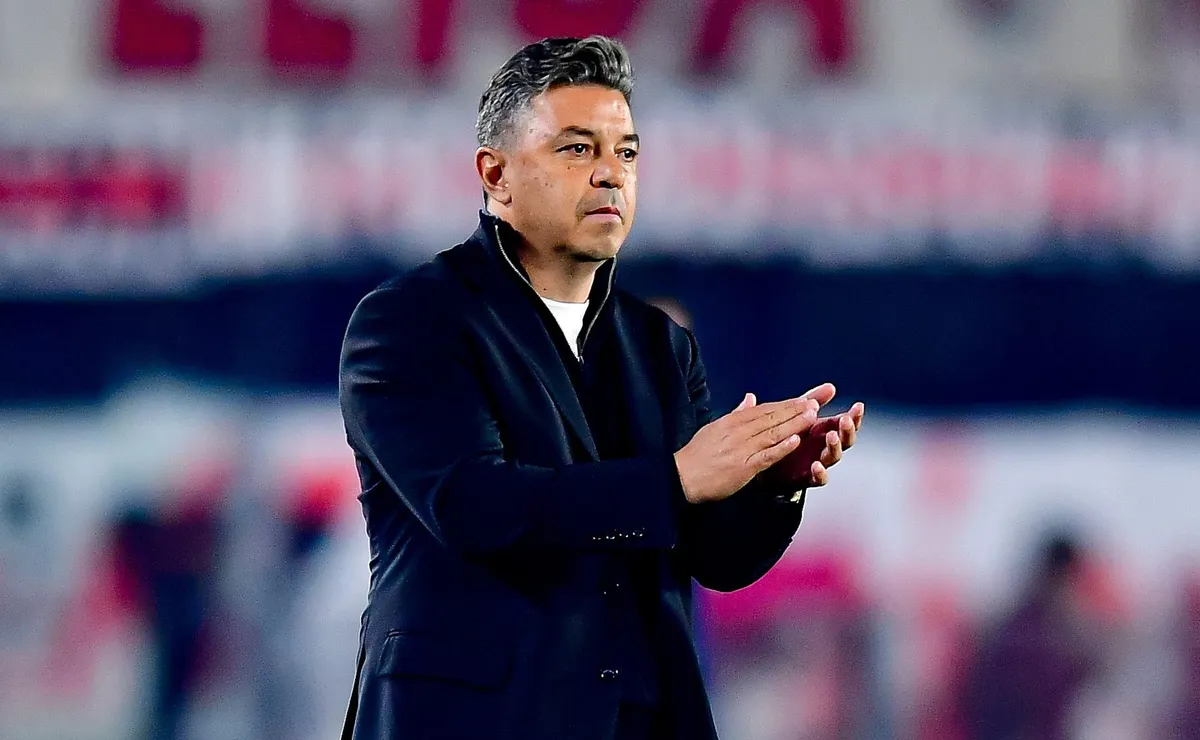 Gallardo quiere a dos volantes centrales.