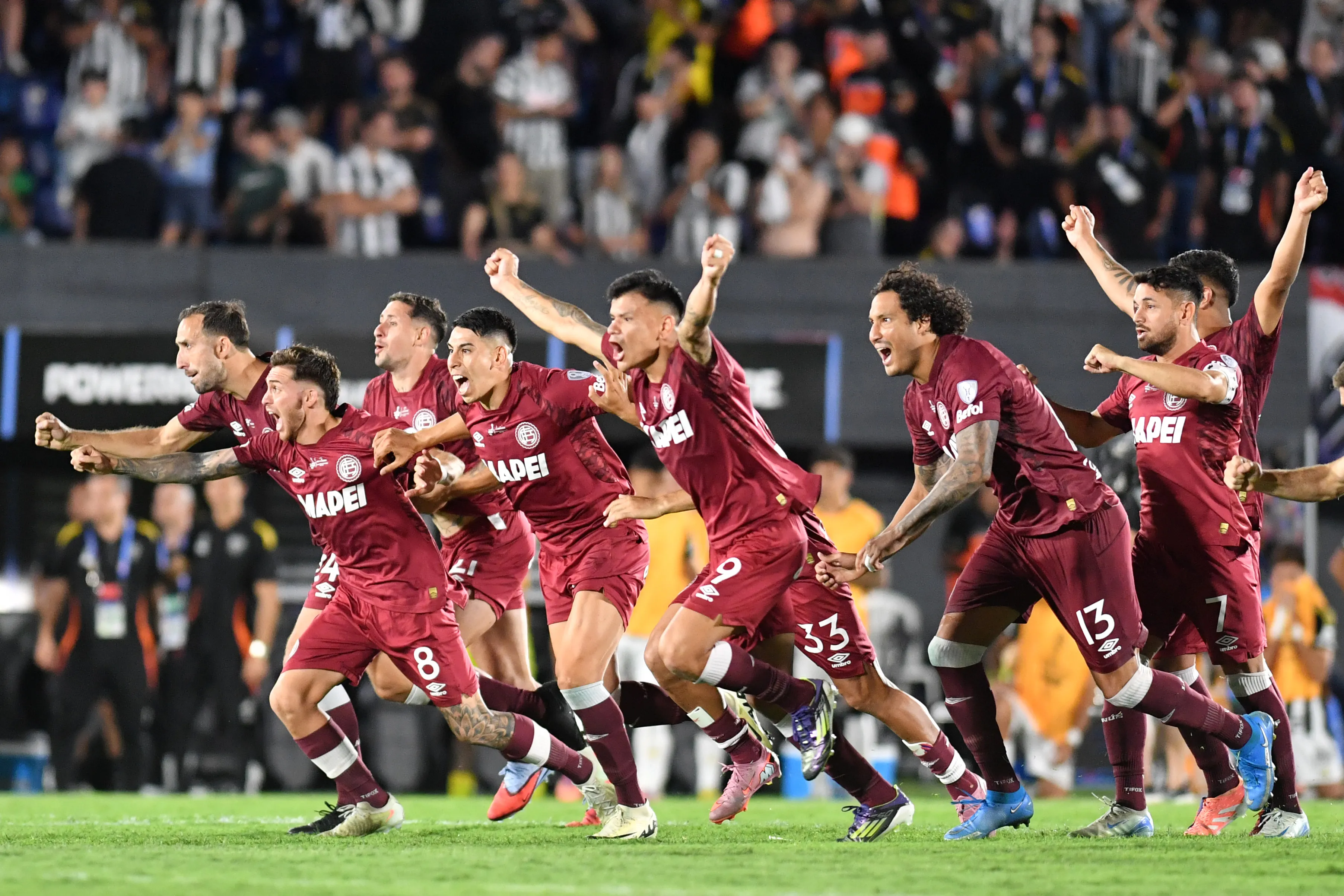 Lanús campeón y si gana el campeonato le da una mano a River para clasificar a la Libertadores. (Getty Images)