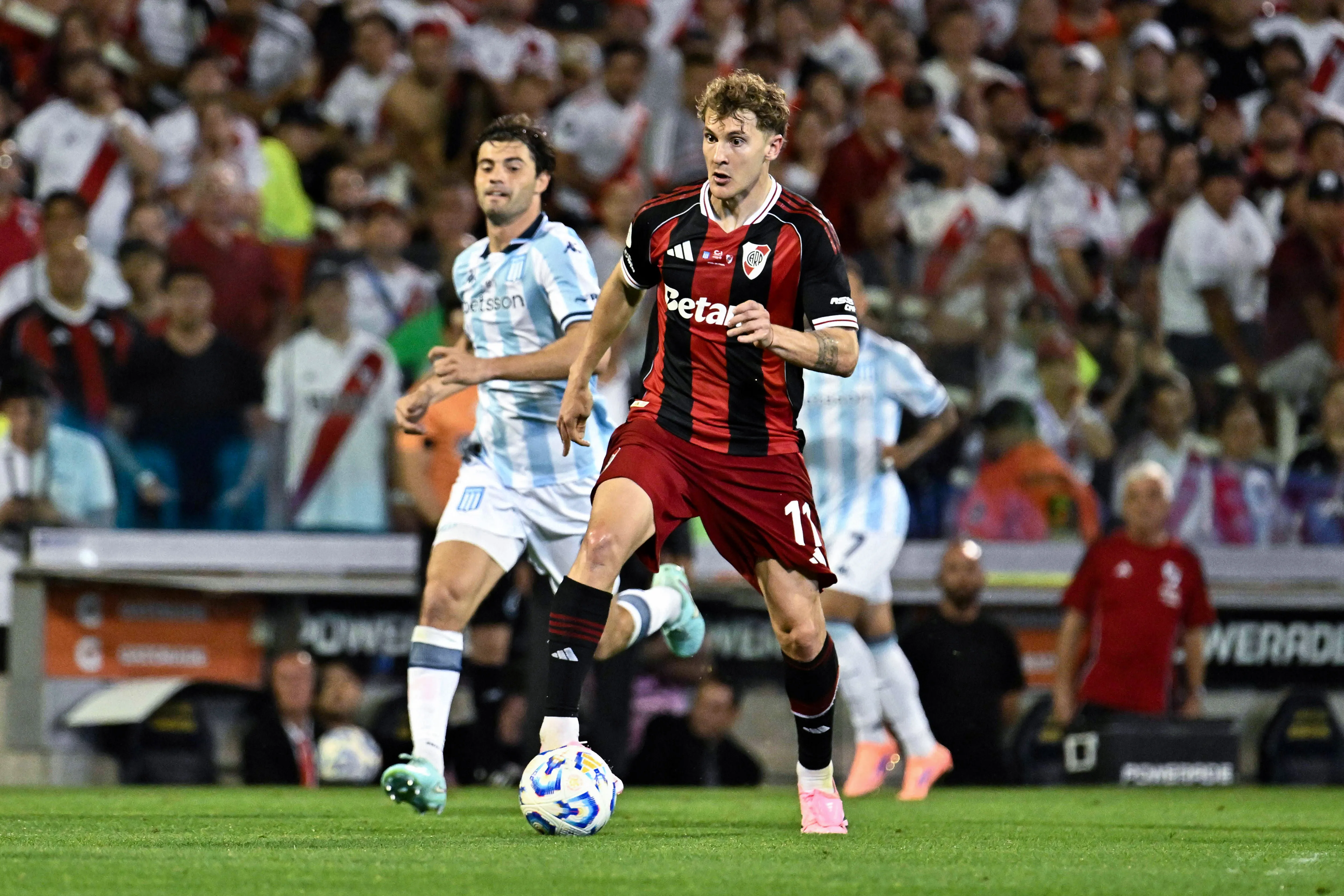 Entre los mano a mano de River en 2025 se destaca la victoria frente a Racing, en Rosario y por Copa Argentina. (Getty Images)