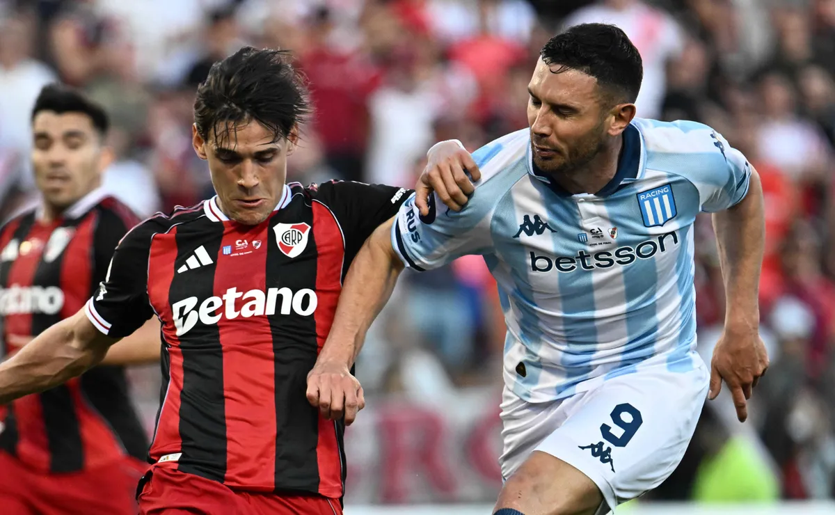 River enfrenta a Racing en Avellaneda.
