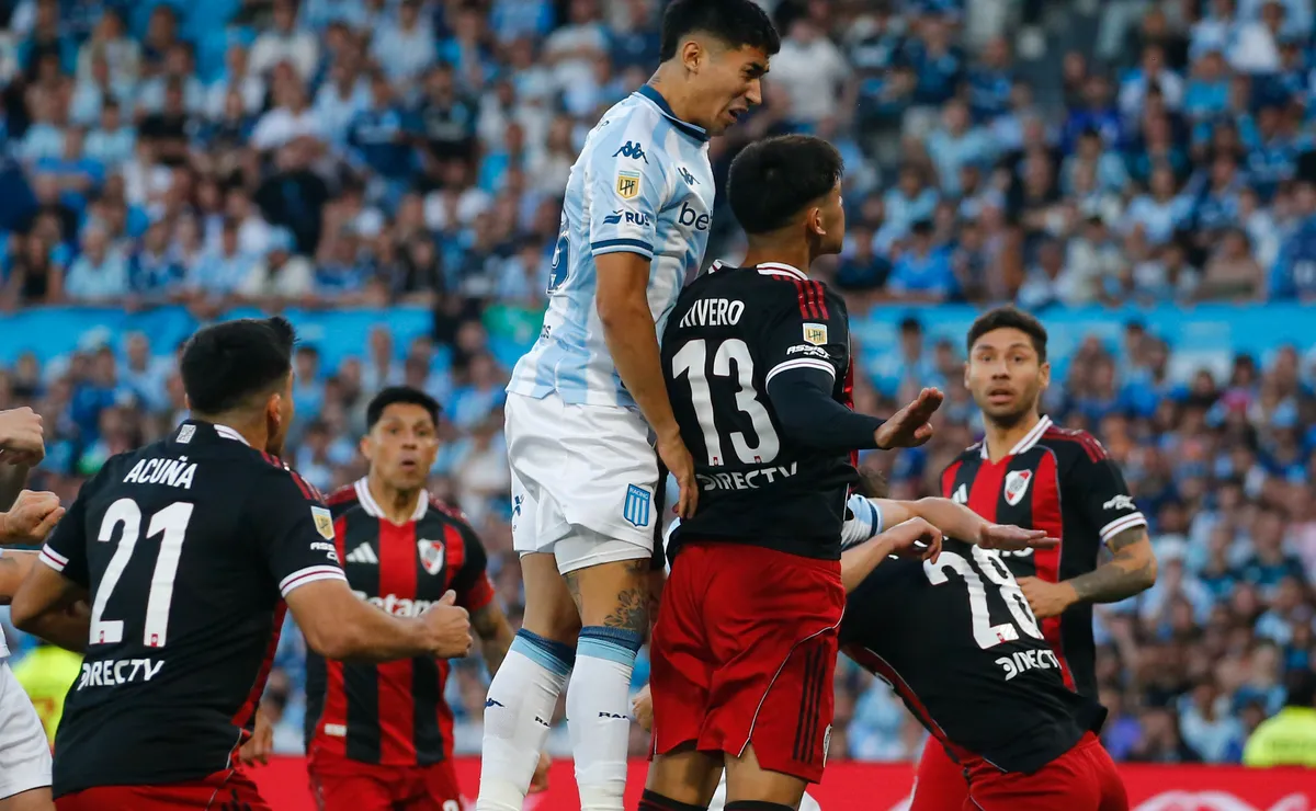 Racing fue superior a River en Avellaneda.