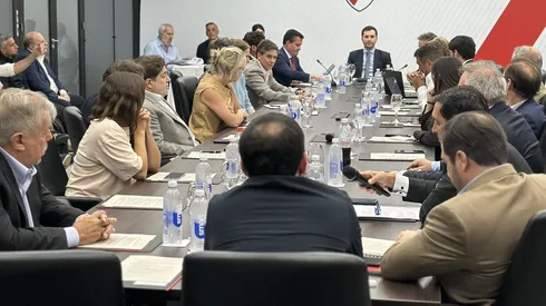 Postal de la reunión de la CD de River.