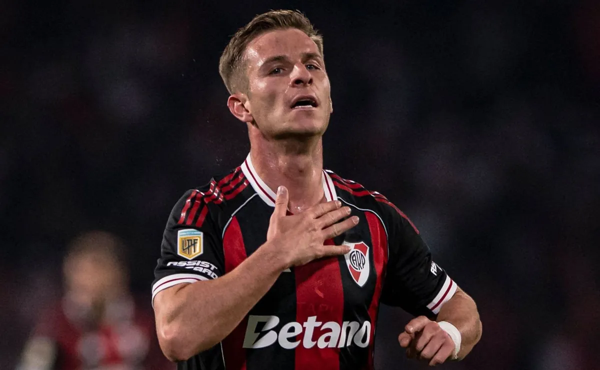 Galoppo: mal ingreso, gol errado y críticas.