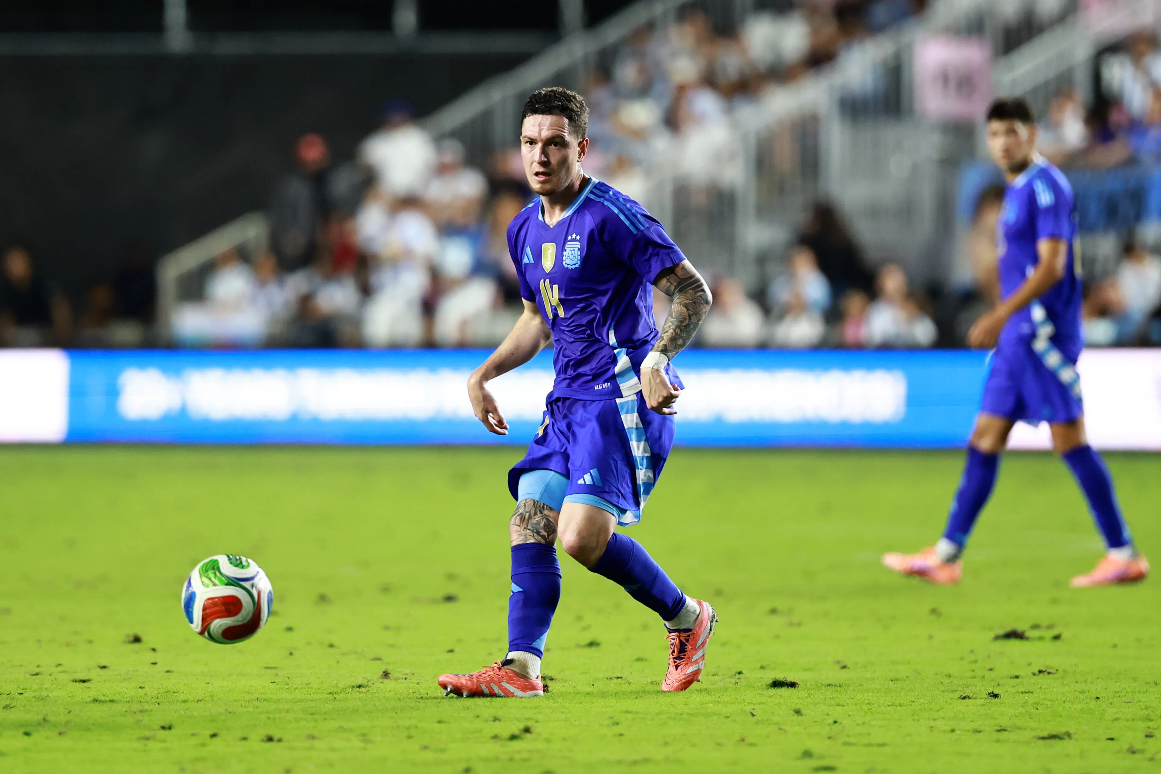 Moreno estuvo convocado a la Selección Argentina en la fecha FIFA de octubre, donde disputó minutos ante Puerto Rico en un amistoso.