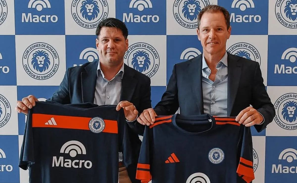 Jorge Brito junto a Matías Messi, presidente de Leones FC.