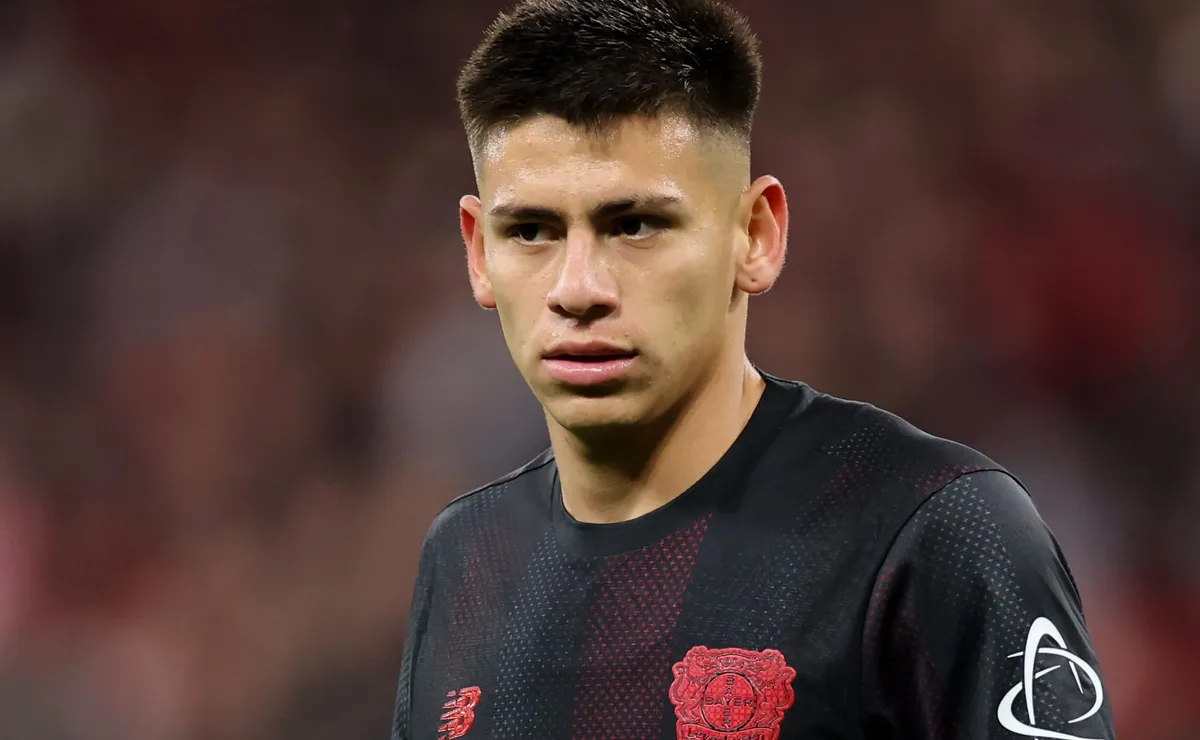 Echeverri está a préstamo en Bayer Leverkusen desde Manchester City.