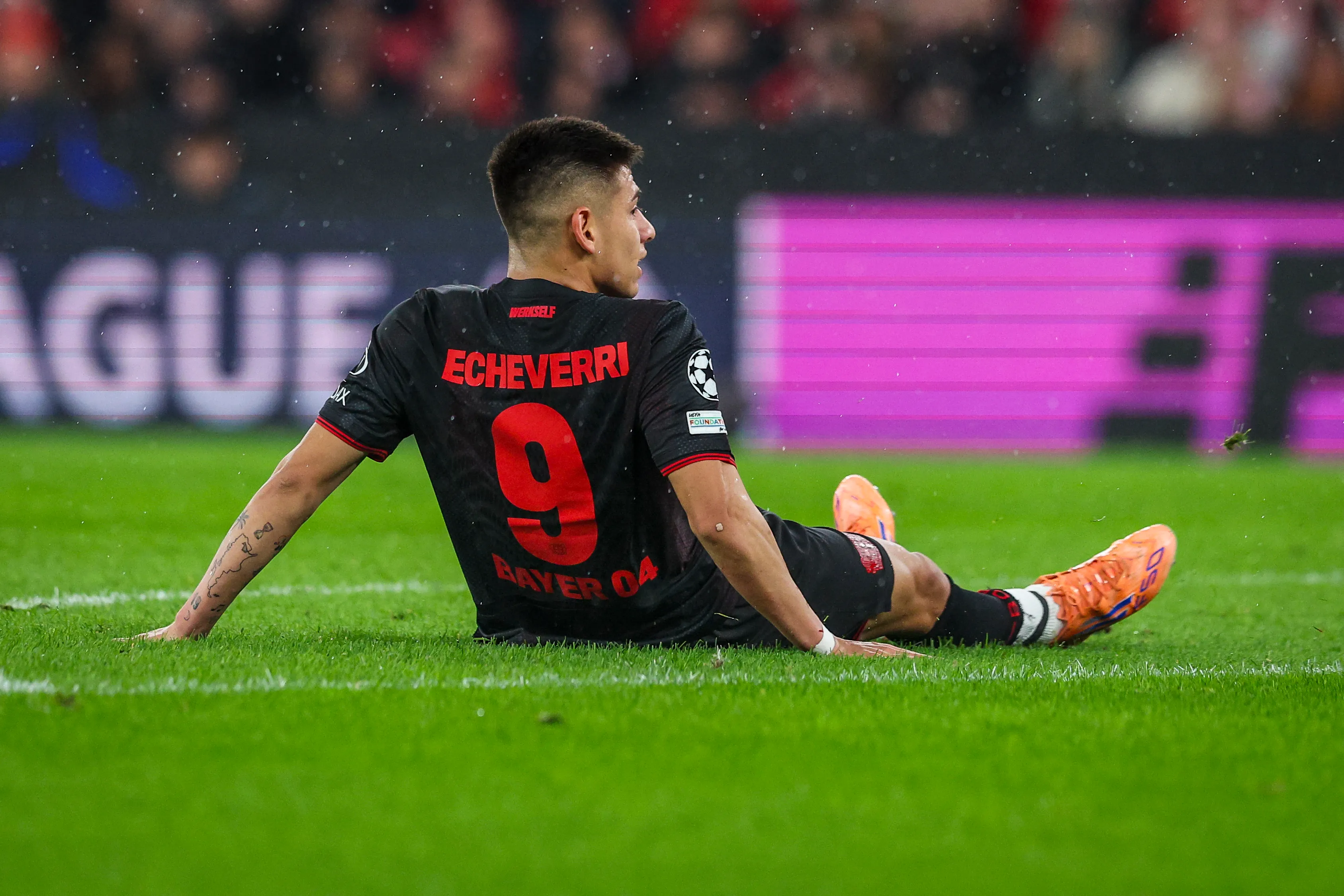 En caso de cederlo a River, Manchester City le tendría que pagar al Millonario por los objetivos que cumpla el jugador durante el 2026. (Getty Images)