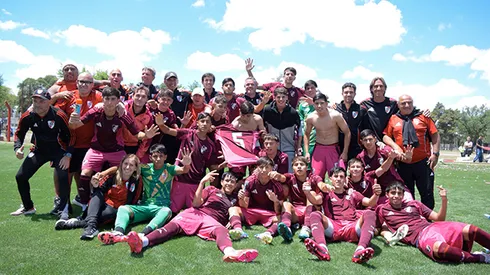 La mayoría de los convocados forman parte de la Octava División campeona en 2025.