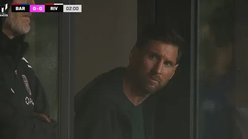 Messi sigue todas las alternativas del partido desde uno de los palcos del estadio del Inter Miami.
